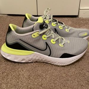 Men’s Nike renew run Size 12